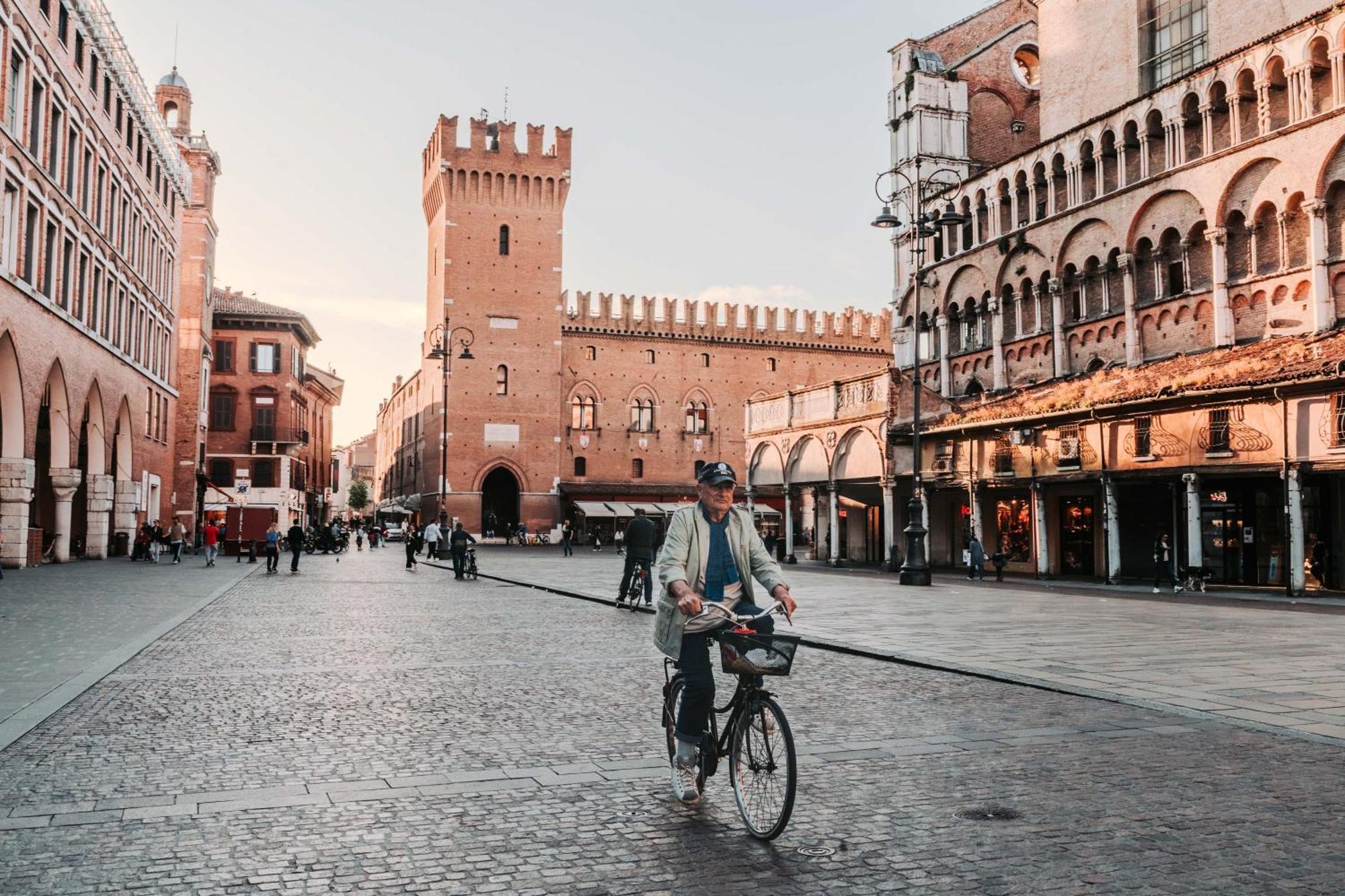Hotel Ferrara Bagian luar foto